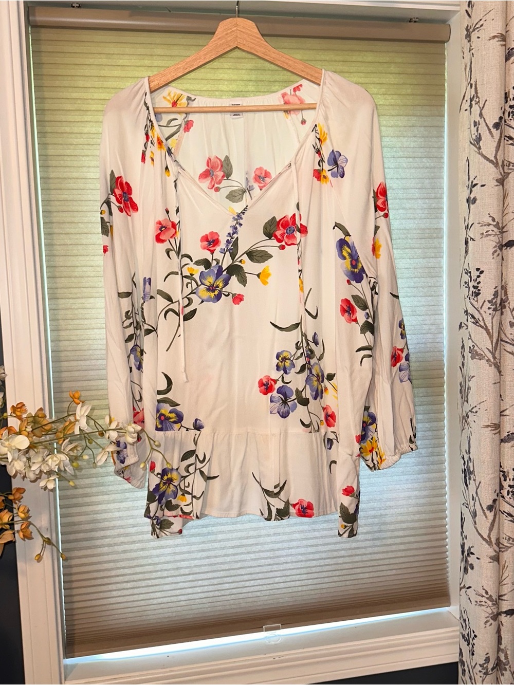 Old Navy Cream Floral V-Neck Long Sleeve Tunic